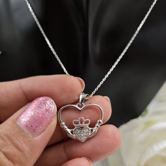 CLADDAGH NECKLACE - Picture 7 of 13